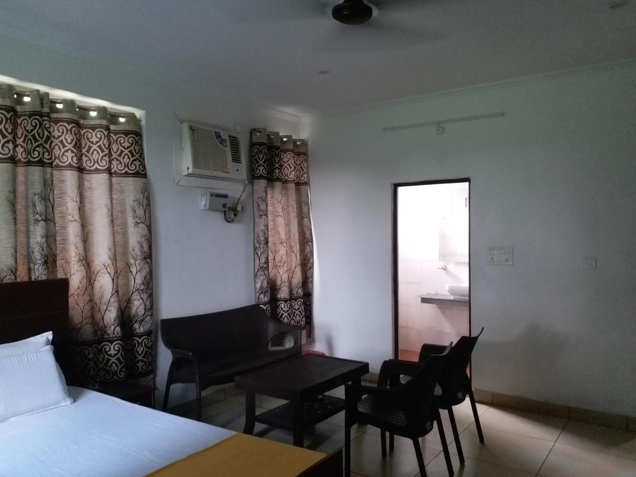 Krishna Hansraj Hotel Una  Exterior photo