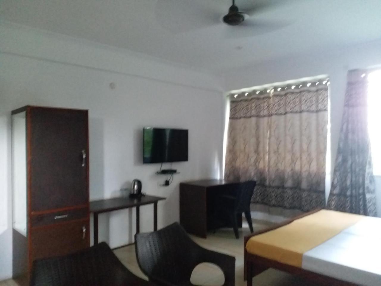 Krishna Hansraj Hotel Una  Exterior photo