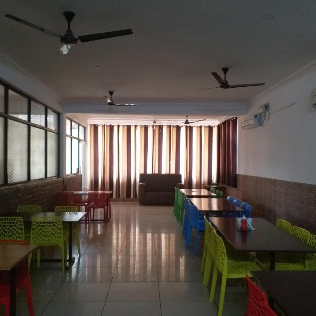 Krishna Hansraj Hotel Una  Exterior photo