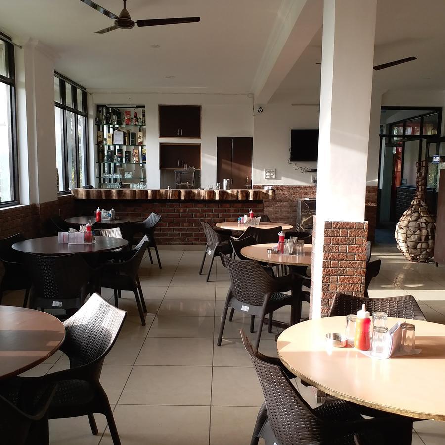 Krishna Hansraj Hotel Una  Exterior photo